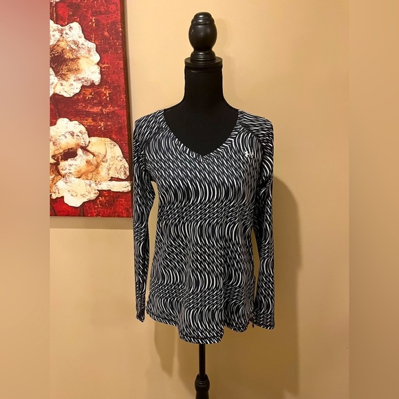 Under Armour Heat Gear base layer v-neck, long-sleeve Size: M - Picture 1 of 3